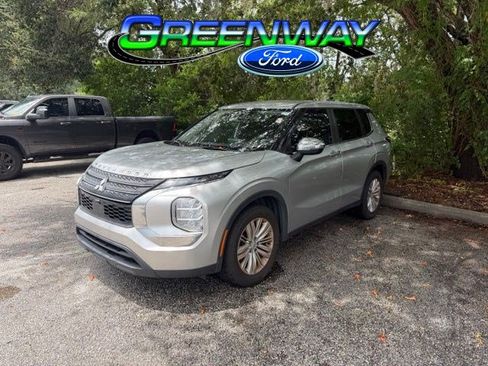 Used 2022 Mitsubishi Outlander ES FWD image 1
