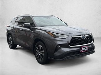 Certified 2022 Toyota Highlander XLE video 3