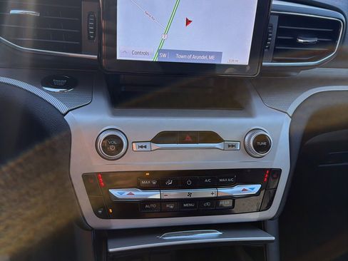 Used 2023 Ford Explorer XLT w/ Equipment Group 202A image 23