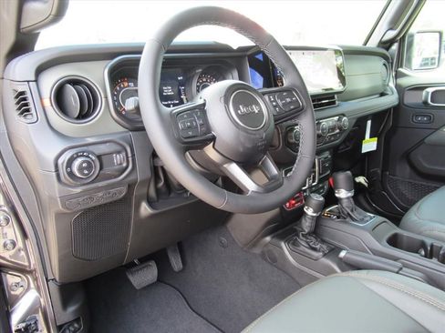 New 2026 Jeep Gladiator Mojave AWD/4WD image 17