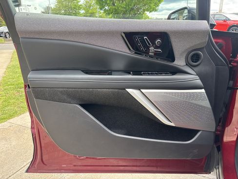 Used 2025 Cadillac Optiq Sport 2 w/ LPO, Floor Liner Package AWD/4WD image 21