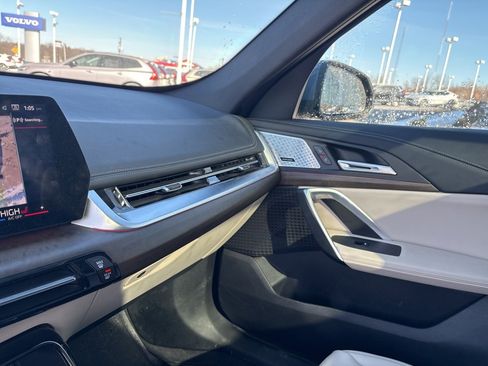 Used 2025 BMW X1 xDrive28i w/ Technology Package image 27