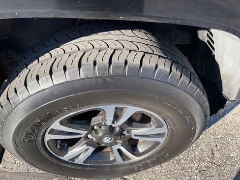 Used 2017 Toyota Tacoma TRD Sport image 18