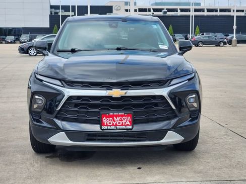 Used 2025 Chevrolet Blazer LT AWD/4WD image 2