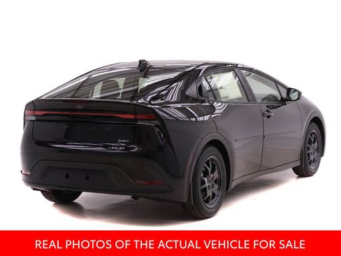 New 2026 Toyota Prius LE image 2