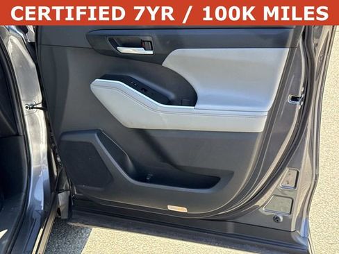 Used 2023 Toyota Highlander XLE FWD image 8