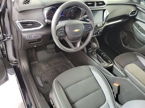 Used 2023 Chevrolet TrailBlazer LT w/ Convenience Package FWD image 11