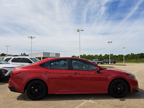 Used 2025 Toyota Camry SE w/ Multimedia Upgrade Package FWD image 4