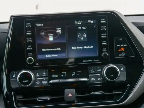 Used 2021 Toyota Highlander XLE image 12