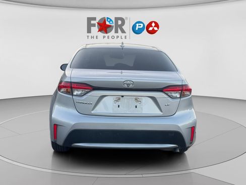 Used 2022 Toyota Corolla LE image 4