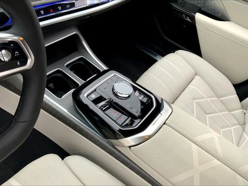 Certified 2025 BMW 760i xDrive w/ Executive Package image 15