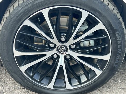 Used 2020 Toyota Camry SE image 5