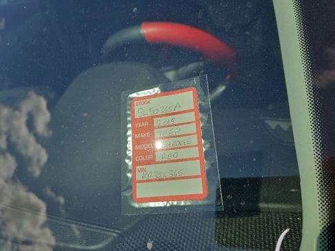 Used 2019 Jeep Cherokee Limited FWD image 5