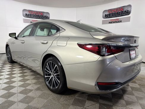 Used 2025 Lexus ES 300h w/ Premium Package image 6