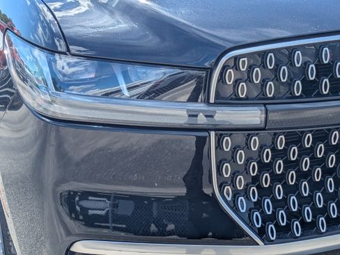 Used 2025 Lincoln Navigator Reserve AWD/4WD image 10