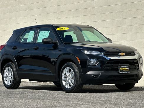 Certified 2021 Chevrolet TrailBlazer LS w/ LPO, Blackout Package image 2