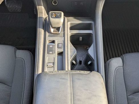 Used 2025 Nissan Pathfinder S FWD image 18