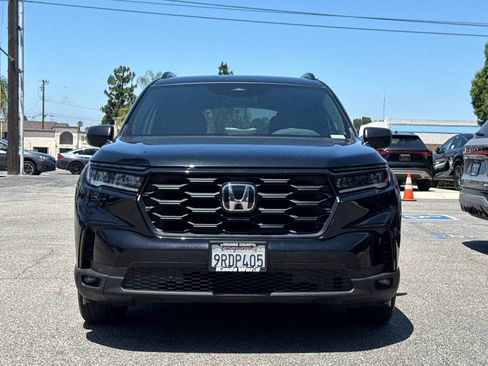 Used 2025 Honda Pilot Sport image 3