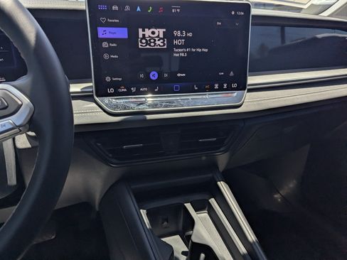 Used 2025 Volkswagen Tiguan SE FWD image 10