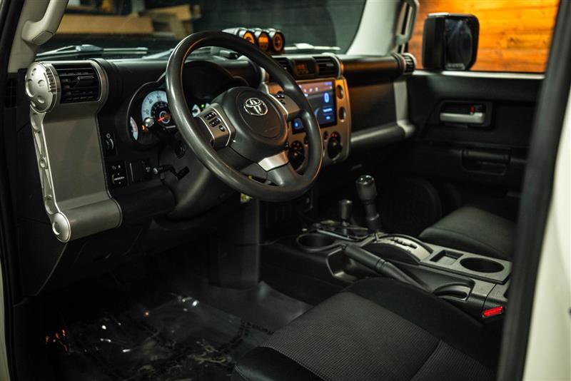 Used 2012 Toyota FJ Cruiser 4WD w/ Convenience Pkg image 8