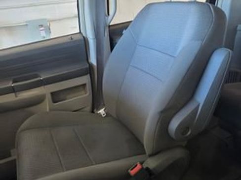 Used 2008 Chrysler Town & Country LX image 21