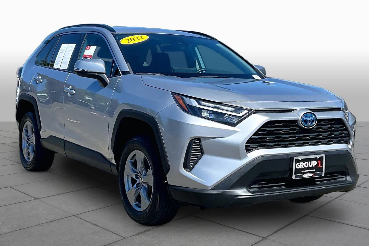 Used 2022 Toyota RAV4 XLE AWD/4WD image 2