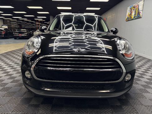 Used 2018 MINI Cooper 2-Door Hardtop w/ Signature Line Package image 4