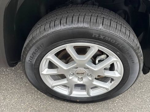 Used 2023 Jeep Renegade Latitude AWD/4WD image 12