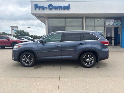 Used 2019 Toyota Highlander XLE AWD/4WD image 8