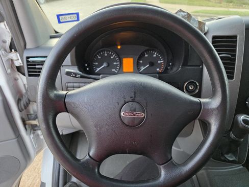 Used 2014 Freightliner Sprinter 2500 image 28