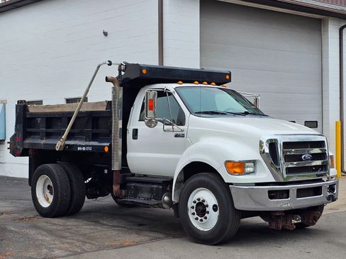 Used 2015 Ford F750 2WD Regular Cab Super Duty image 3