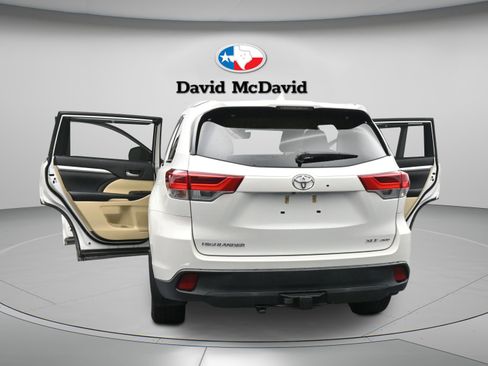 Used 2017 Toyota Highlander XLE AWD/4WD image 47