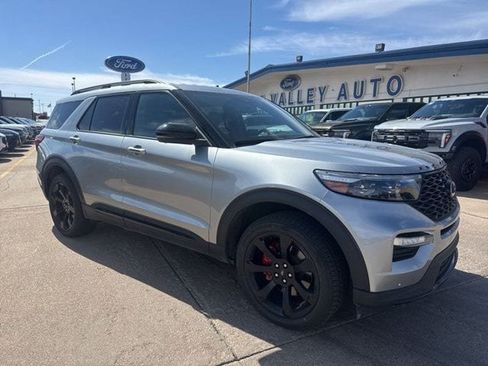 Used 2022 Ford Explorer ST w/ Equipment Group 401A AWD/4WD image 2