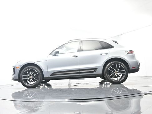 Certified 2025 Porsche Macan AWD/4WD image 47