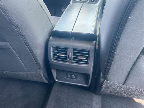 Used 2021 Nissan Rogue SV image 18