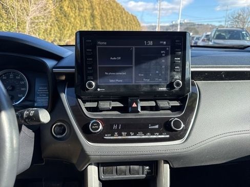 Used 2022 Toyota Corolla Cross LE image 25