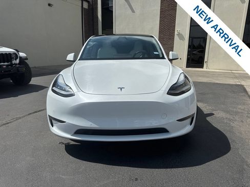 Used 2022 Tesla Model Y Long Range AWD/4WD image 2