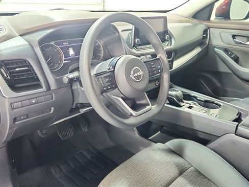 Used 2023 Nissan Rogue SV image 11