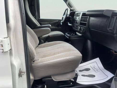 Used 2017 Chevrolet Express 2500 Extended RWD image 15