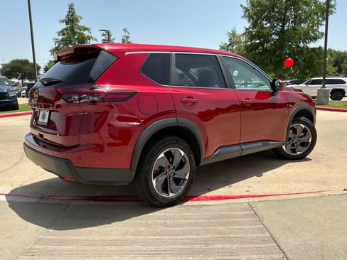 Used 2025 Nissan Rogue SV FWD image 6