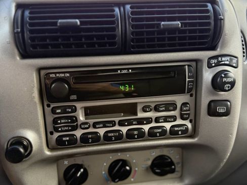 Used 2002 Ford Explorer Sport image 28