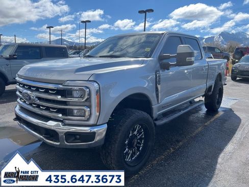 Used 2023 Ford F350 Lariat w/ Camper Package image 3
