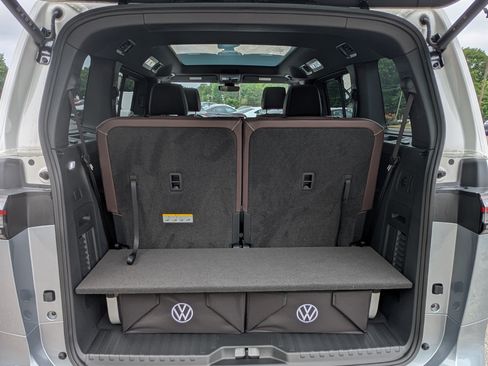 Used 2025 Volkswagen ID. Buzz Pro S Plus RWD image 18