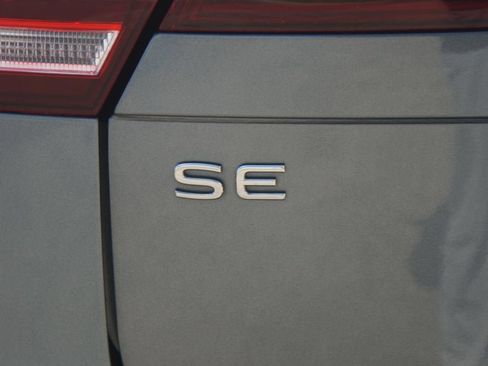 Used 2024 Volkswagen Tiguan SE FWD image 19