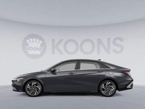Used 2025 Hyundai Elantra Limited FWD image 2