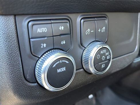 Used 2021 GMC Yukon XL Denali image 13