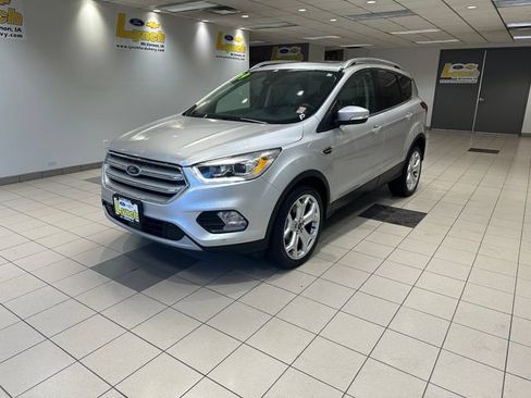 Used 2019 Ford Escape Titanium AWD/4WD image 2