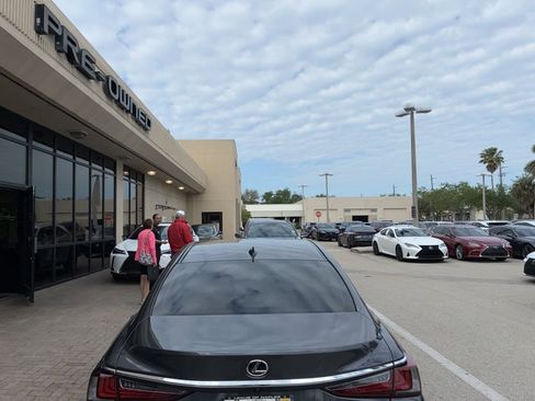 Used 2023 Lexus ES 350 w/ Premium Package image 7