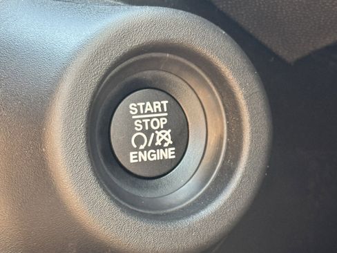 Used 2025 RAM ProMaster 2500 w/ Convenience Group image 14