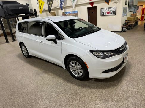 Used 2022 Chrysler Voyager LX w/ Fleet Security Group FWD image 13